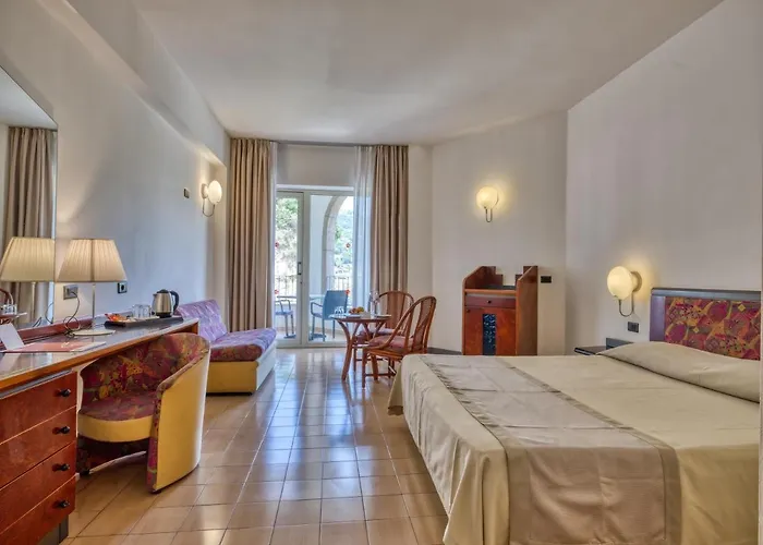 Olimpo Le Terrazze לטויאני