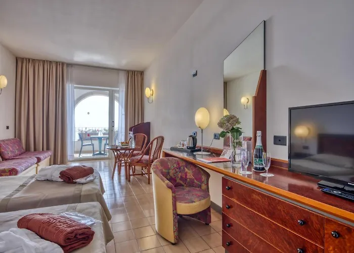 Olimpo Le Terrazze לטויאני