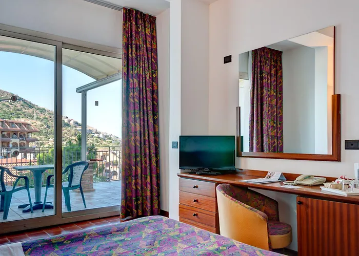 Olimpo Le Terrazze לטויאני