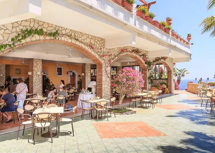 Olimpo Le Terrazze מלון