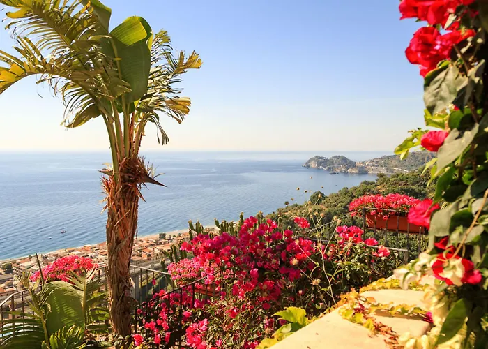 Olimpo Le Terrazze מלון לטויאני