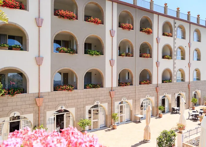 Olimpo Le Terrazze מלון 4*