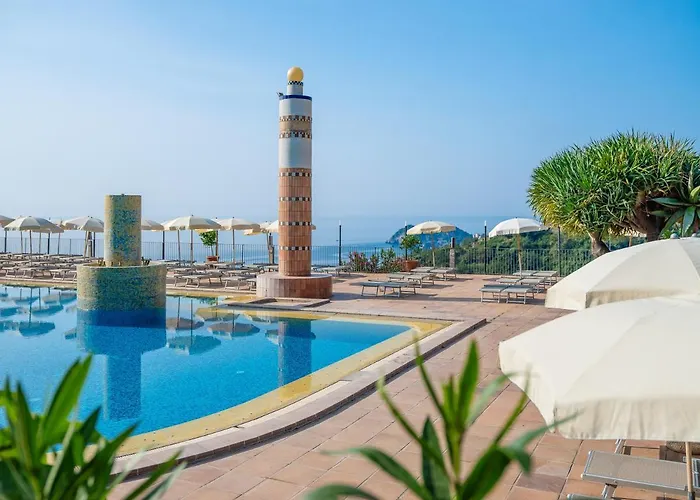 Olimpo Le Terrazze מלון לטויאני