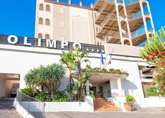 Olimpo Le Terrazze לטויאני