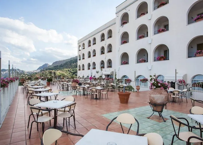 Olimpo Le Terrazze 4* לטויאני