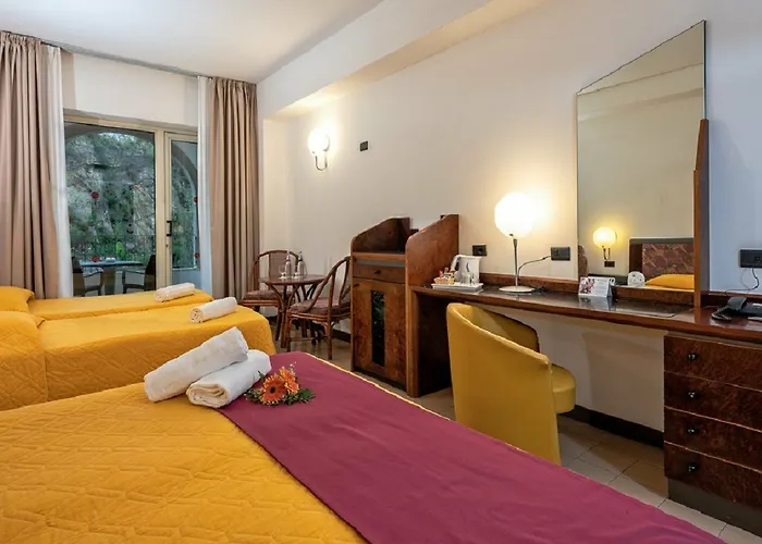 Olimpo Le Terrazze מלון 4*