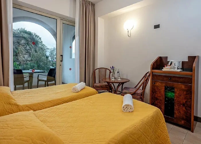 Olimpo Le Terrazze מלון לטויאני