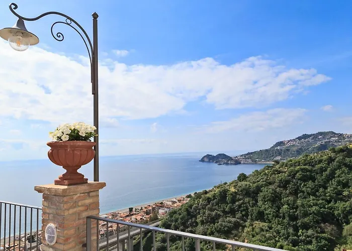 Olimpo Le Terrazze לטויאני