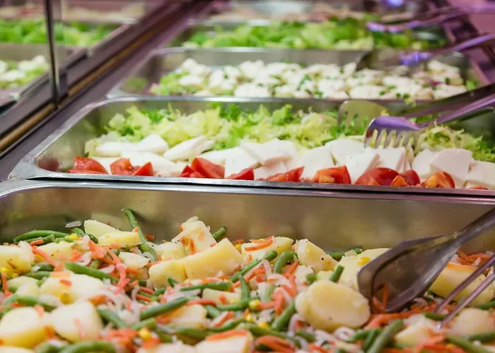 Olimpo Le Terrazze מלון לטויאני