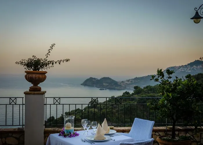 Olimpo Le Terrazze מלון לטויאני